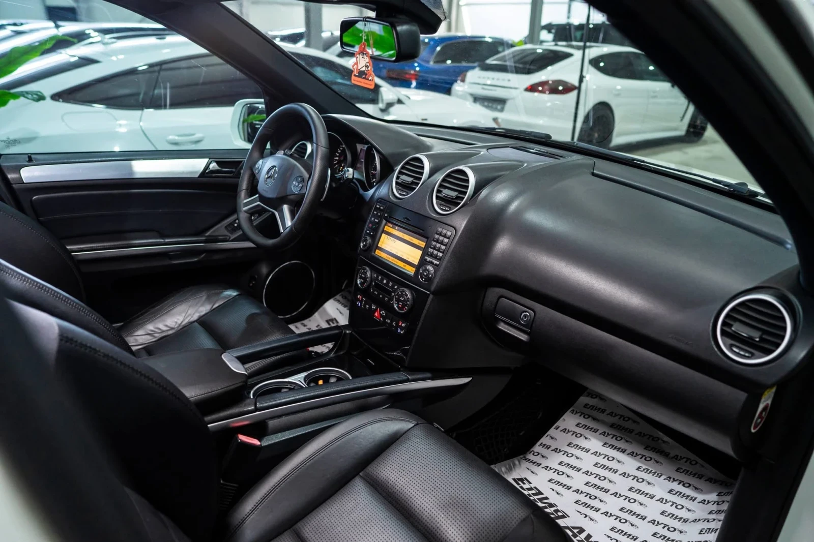 Mercedes-Benz ML 63 AMG FACELIFT LED NAVI DESIGNO H&K ЛИЗИНГ 100%, снимка 13 - Автомобили и джипове - 54526664