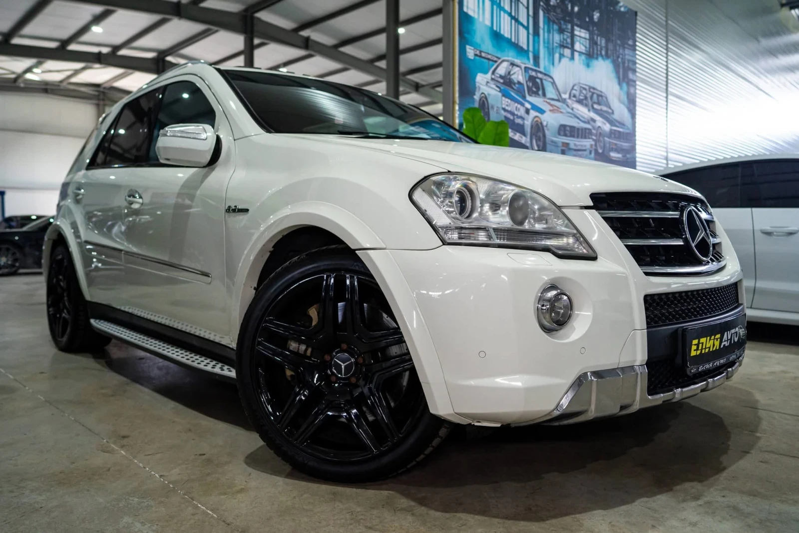 Mercedes-Benz ML 63 AMG FACELIFT LED NAVI DESIGNO H&K ЛИЗИНГ 100%, снимка 4 - Автомобили и джипове - 54526664