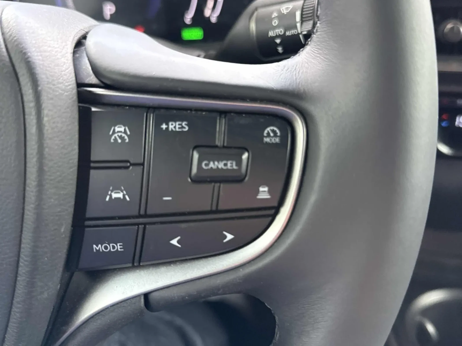Lexus UX 300h* ��������� * �������� * ������ ����� * CARFAX | Mobile.bg � ����������� 11