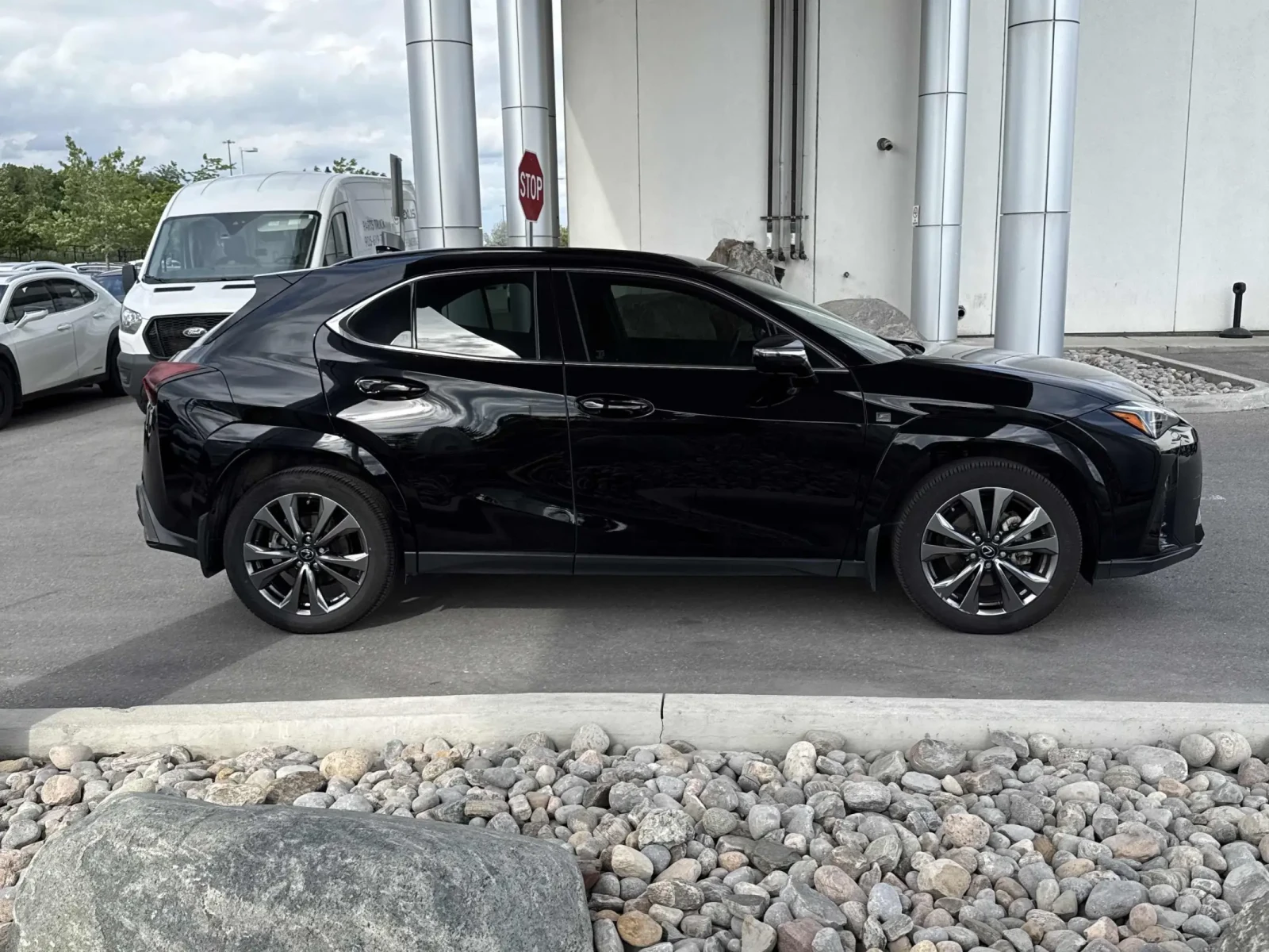 Lexus UX 300h* ��������� * �������� * ������ ����� * CARFAX | Mobile.bg � ����������� 4