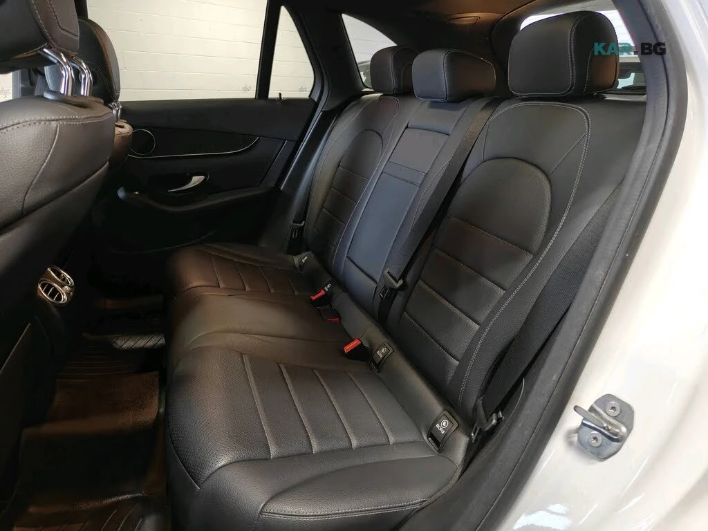 Mercedes-Benz GLC 300 * PANO * 4MATIC * Автокредит (Цена до България), снимка 11 - Автомобили и джипове - 55118097