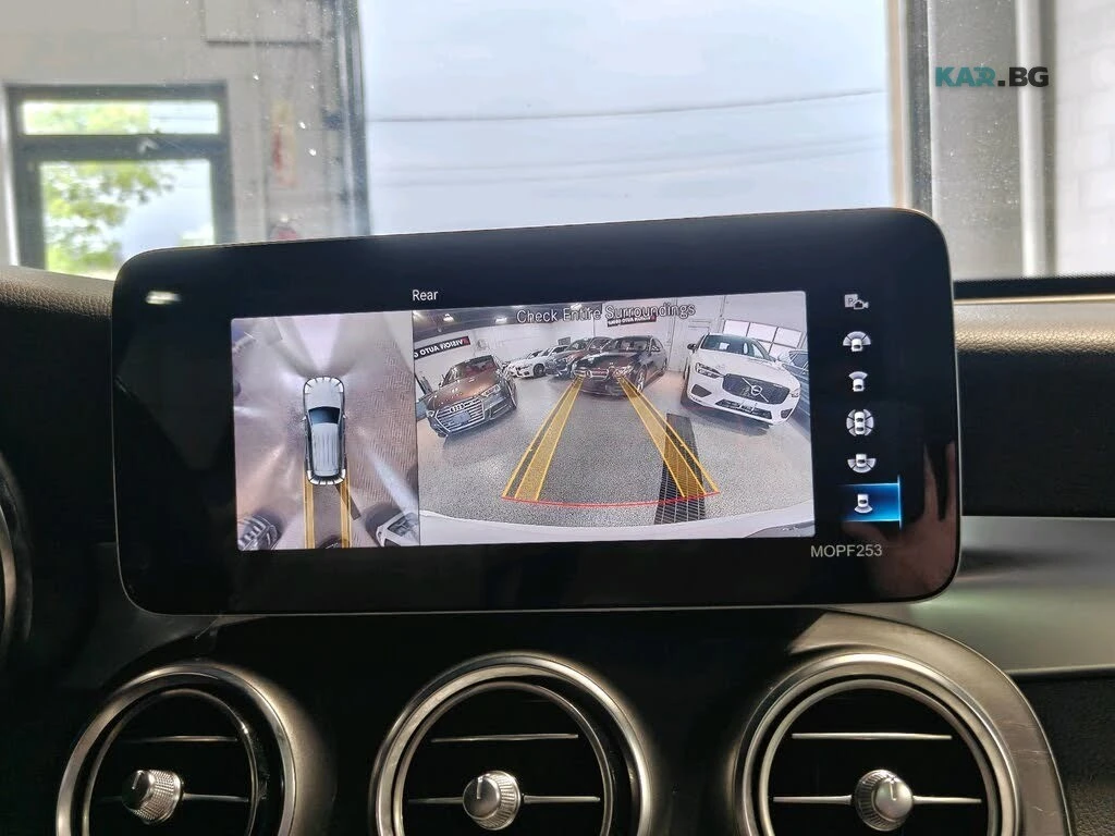 Mercedes-Benz GLC 300 * PANO * 4MATIC * Автокредит (Цена до България), снимка 16 - Автомобили и джипове - 55118097