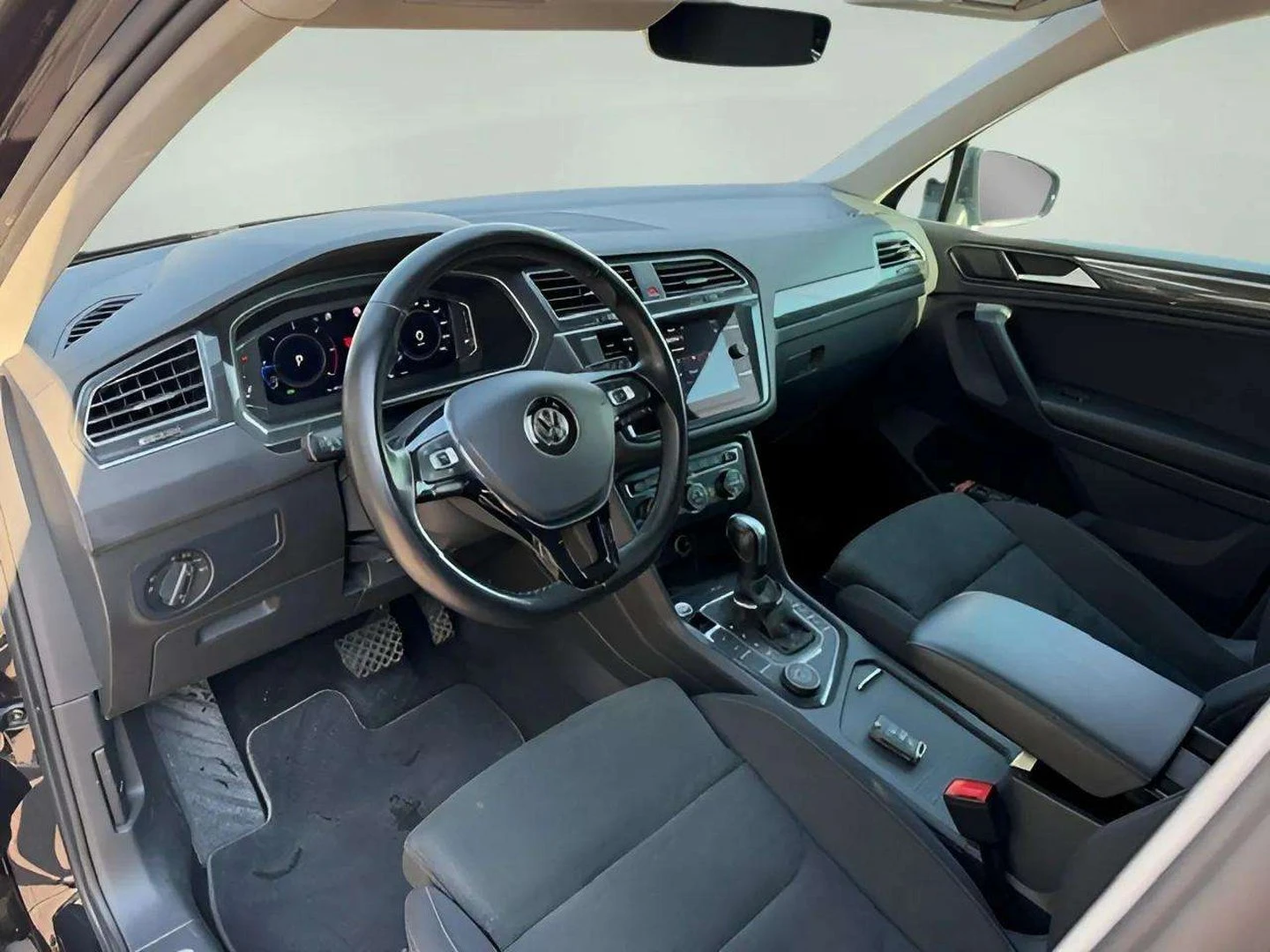 VW Tiguan, снимка 8 - Автомобили и джипове - 56255285