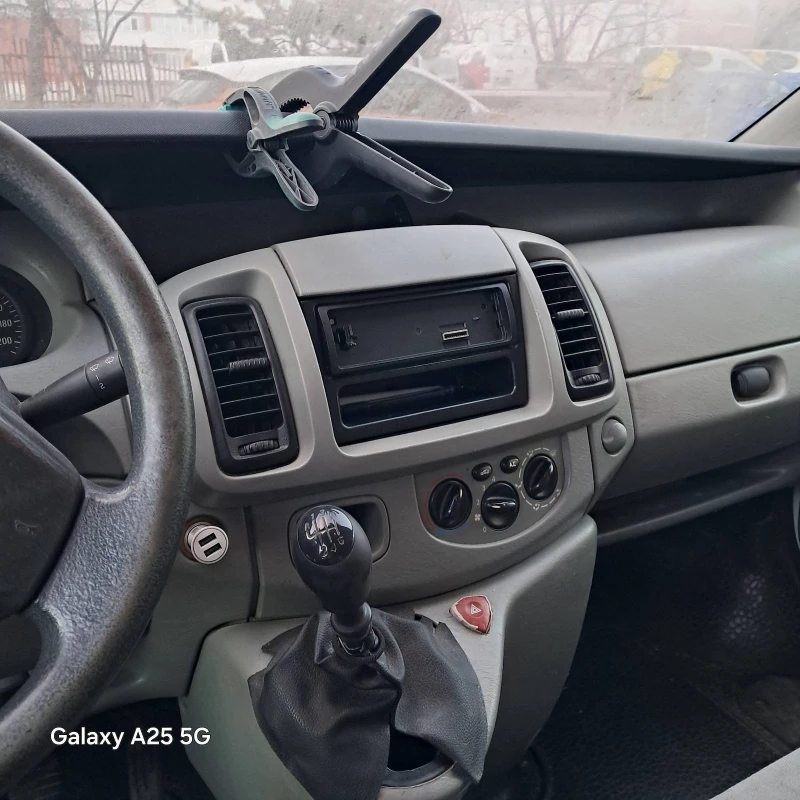 Opel Vivaro, снимка 3 - Бусове и автобуси - 48777135