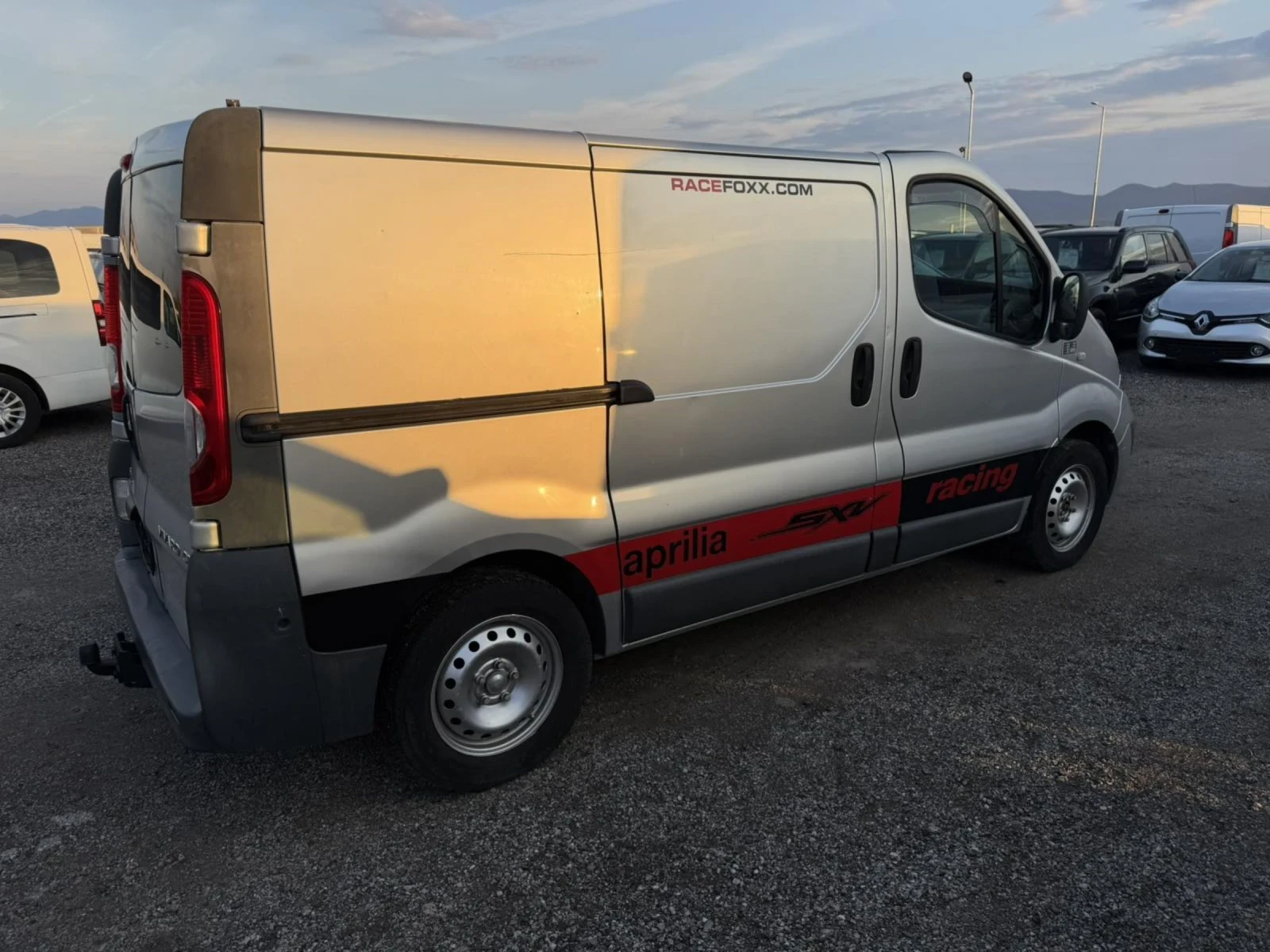 Opel Vivaro, снимка 16 - Бусове и автобуси - 53990576
