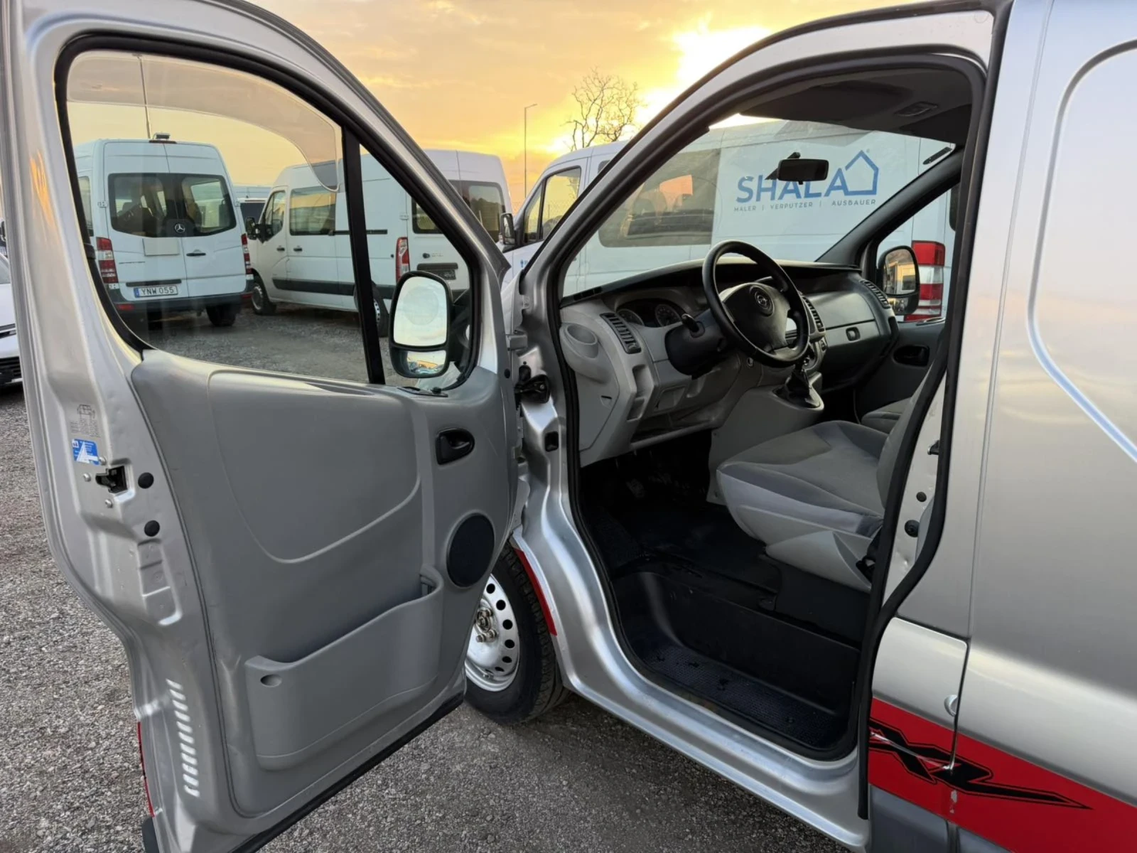 Opel Vivaro, снимка 6 - Бусове и автобуси - 53990576