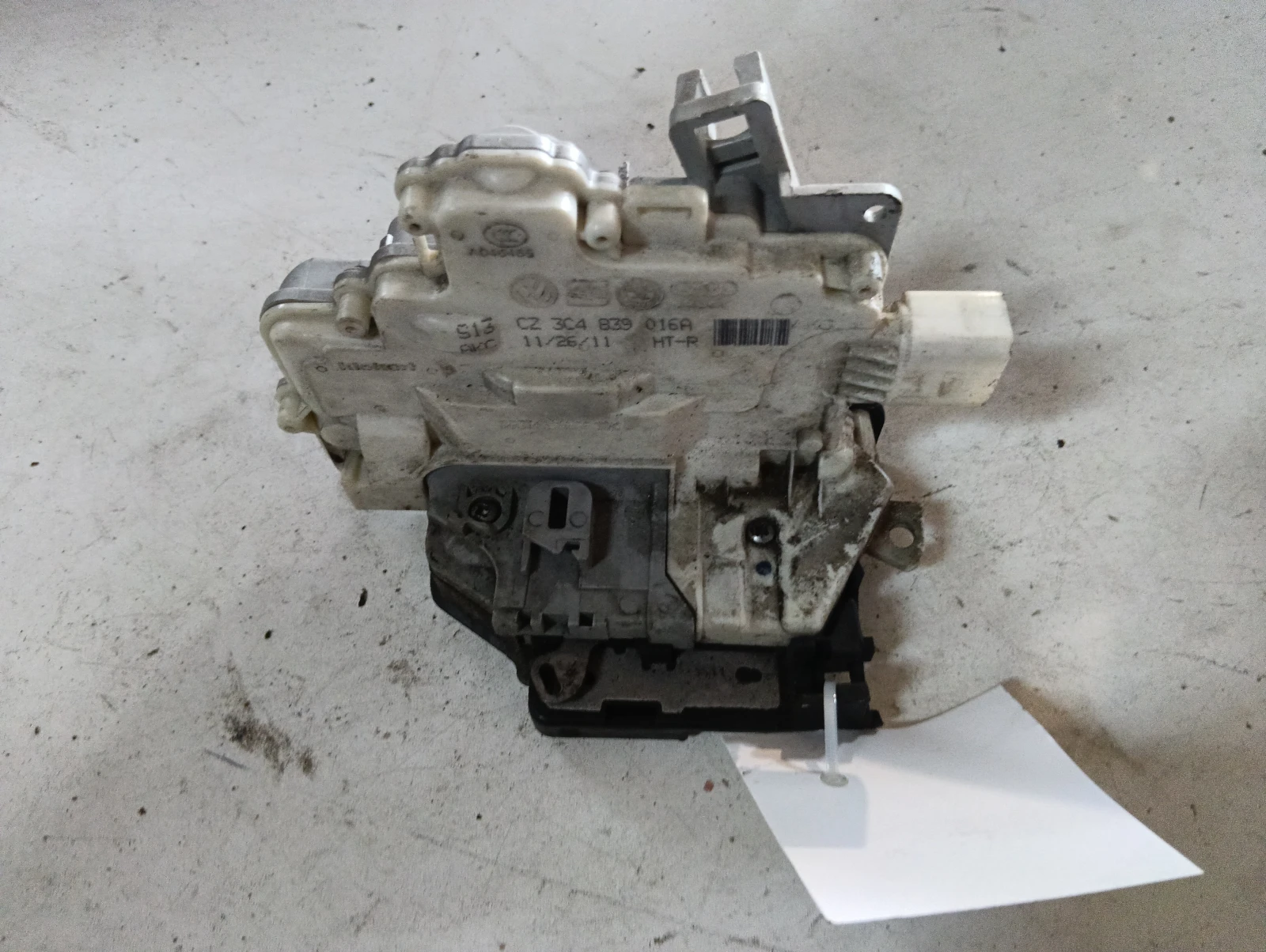 брава (задна дясна) 3C4839016A VW Passat