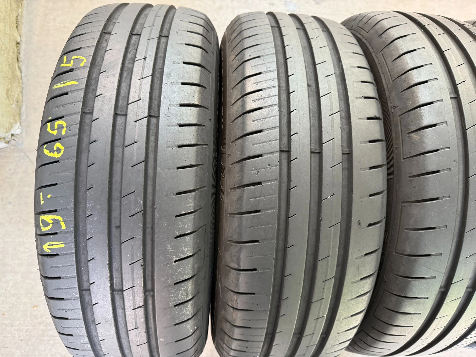 Гуми Летни 195/65R15, снимка 2 - Гуми и джанти - 54444499