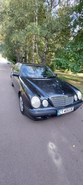 Обява за продажба на Mercedes-Benz E 200 Класик ~3 700 лв. - изображение 1