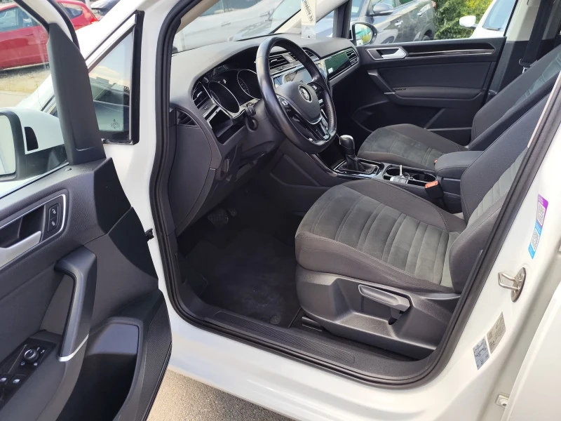 VW Touran 2.0 TDI Highline Швейцария , снимка 13 - Автомобили и джипове - 50897948