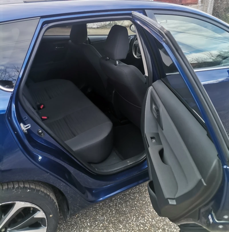 Toyota Auris 1.4D4D, снимка 12 - Автомобили и джипове - 53300432