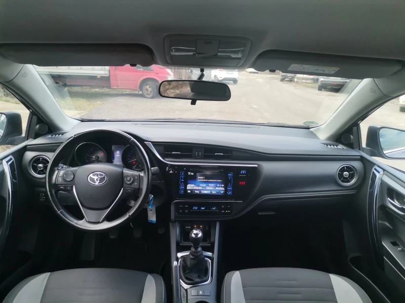 Toyota Auris 1.4D4D, снимка 10 - Автомобили и джипове - 53300432