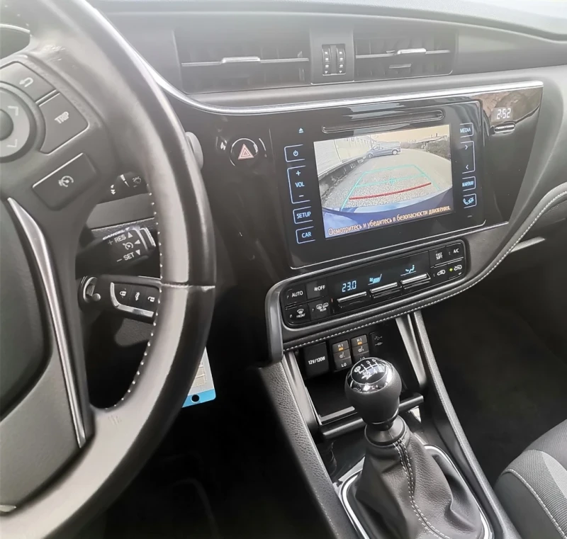 Toyota Auris 1.4D4D, снимка 11 - Автомобили и джипове - 53300432