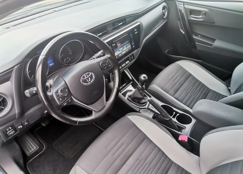 Toyota Auris 1.4D4D, снимка 9 - Автомобили и джипове - 53300432