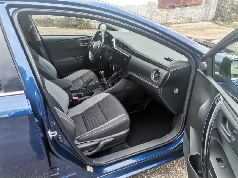 Toyota Auris 1.4D4D, снимка 8 - Автомобили и джипове - 53300432