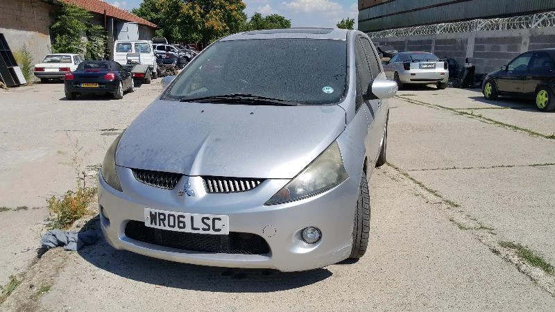 Mitsubishi Grandis 2.0DiD, снимка 4 - Автомобили и джипове - 18773874