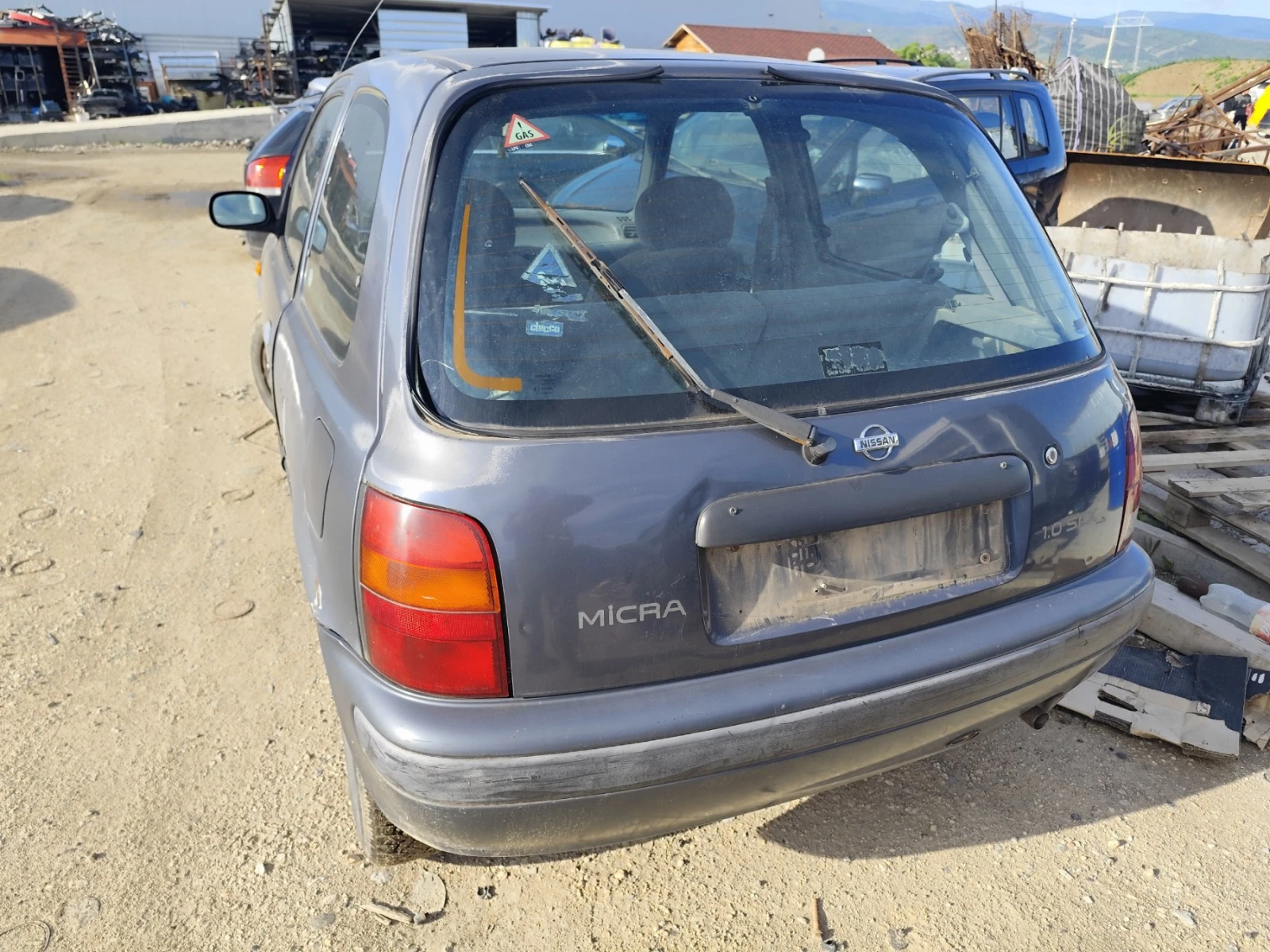 Nissan Micra 1.0 - изображение 3