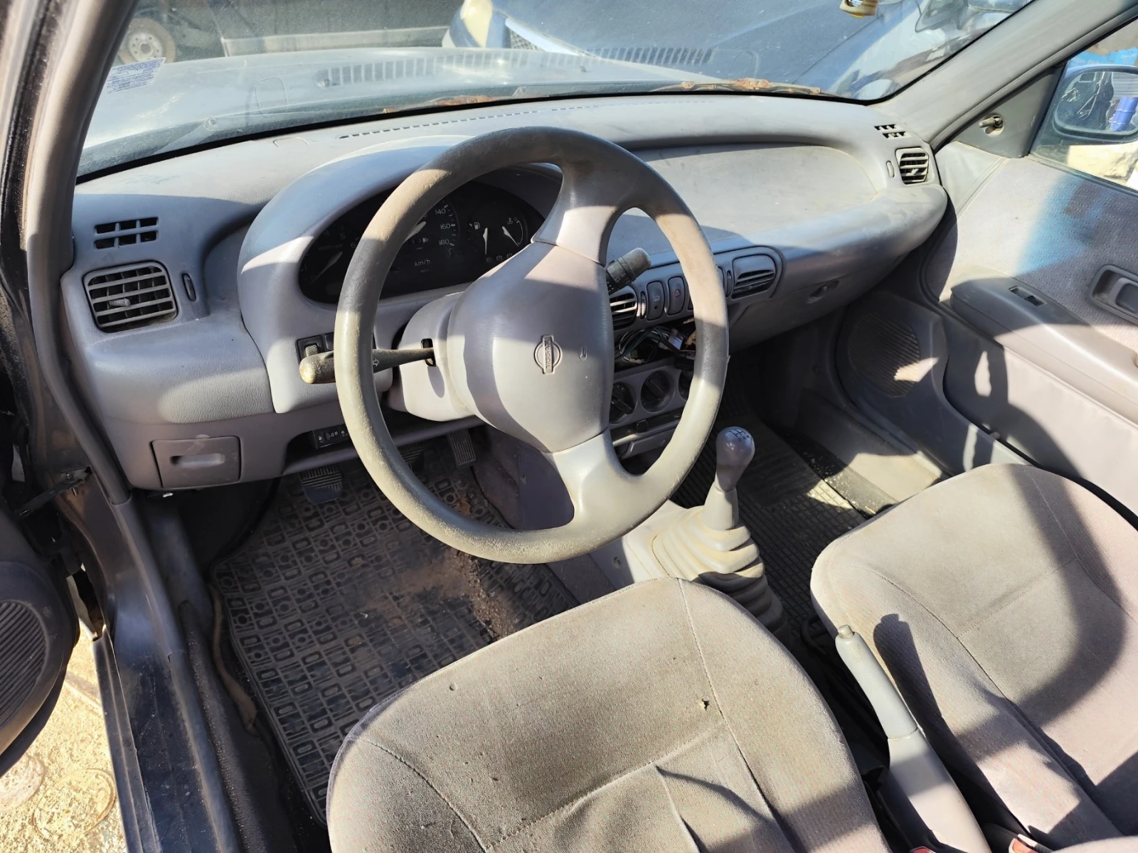 Nissan Micra 1.0 - изображение 5