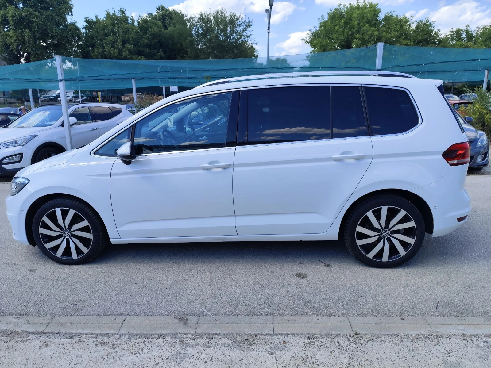 VW Touran 2.0 TDI Highline Швейцария  - изображение 4