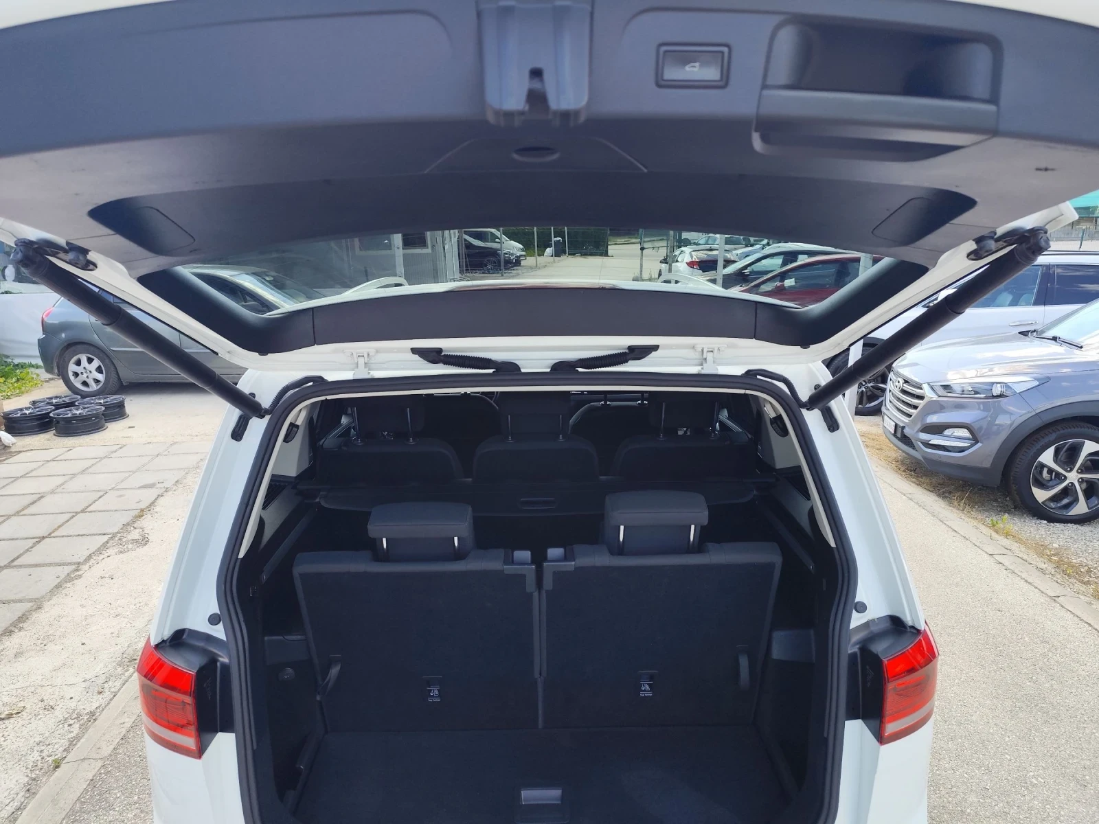VW Touran 2.0 TDI Highline Швейцария  - изображение 7