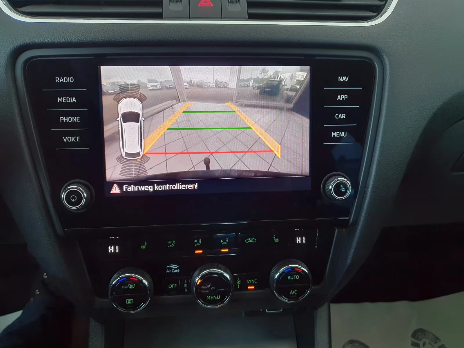 Skoda Octavia 2.0/116hp/PANO/CAM/LED/AHK/DSG/ACC/125g - изображение 10