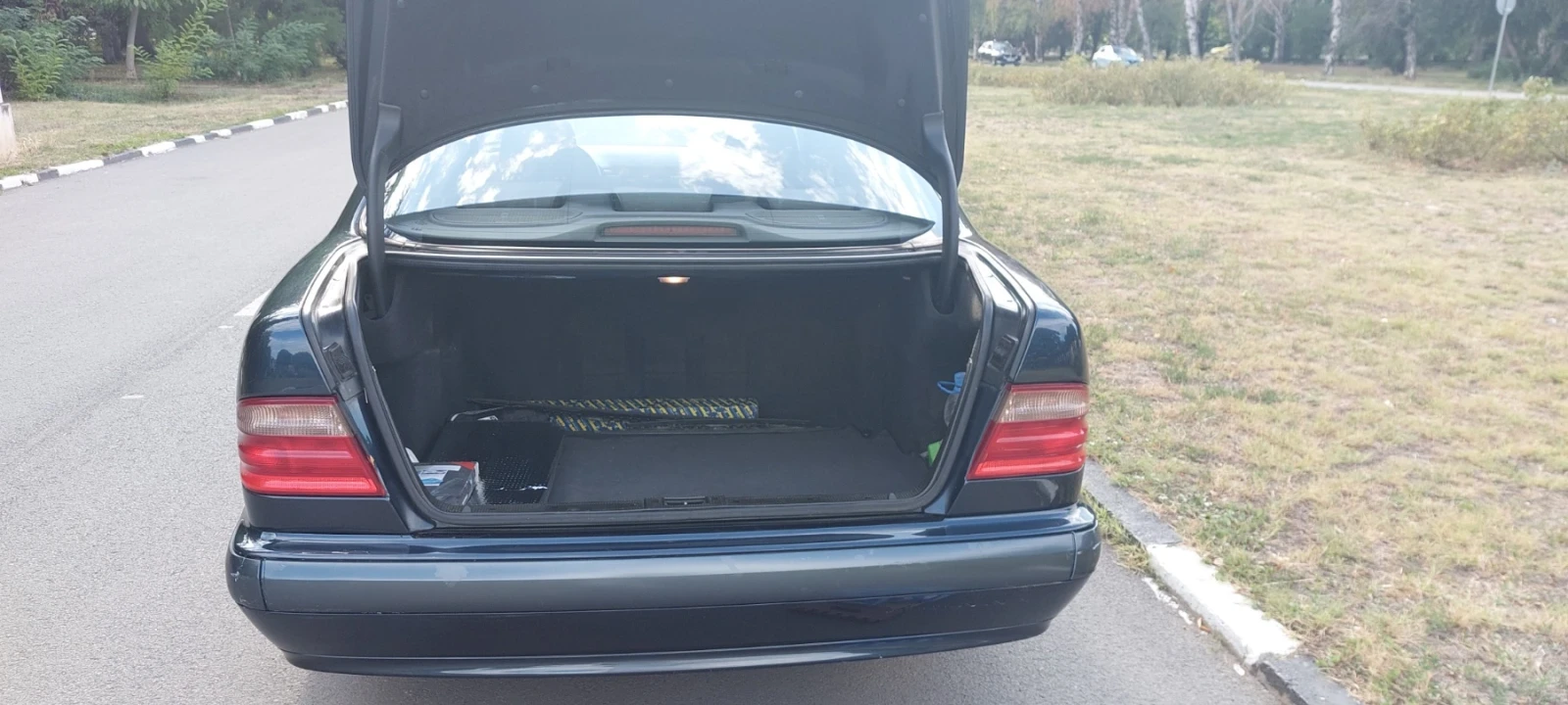 Mercedes-Benz E 200 Класик - изображение 5