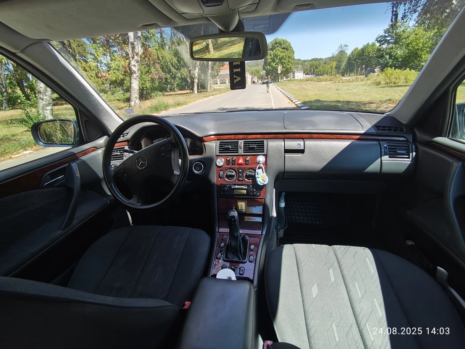 Mercedes-Benz E 200 Класик - изображение 4