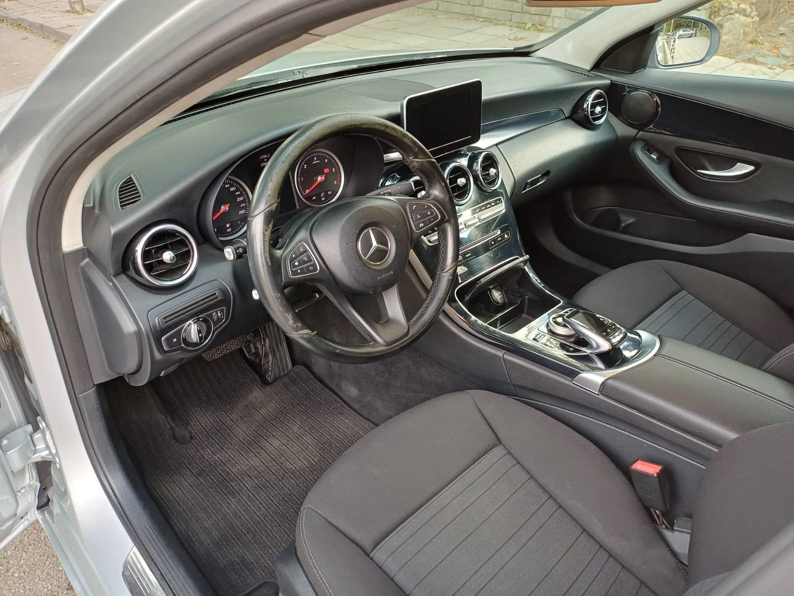 Mercedes-Benz C 180 d AMG-Line - изображение 9