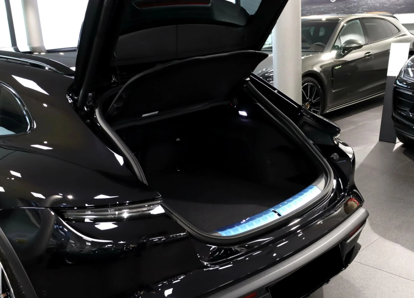 Porsche Taycan  4 Cross Turismo 105 kWh - изображение 4