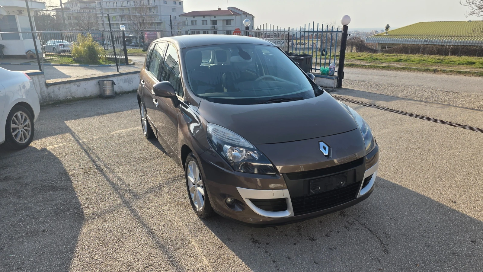 Renault Scenic 1.5dci, снимка 2 - Автомобили и джипове - 53880198