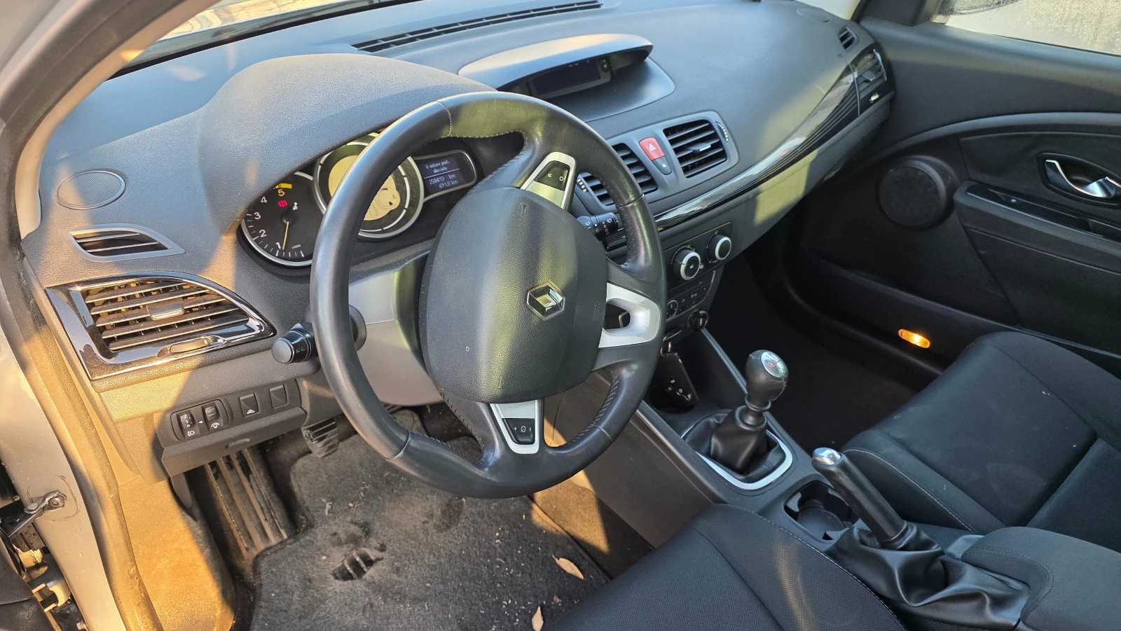 Renault Scenic 1.5dci, снимка 10 - Автомобили и джипове - 53880198