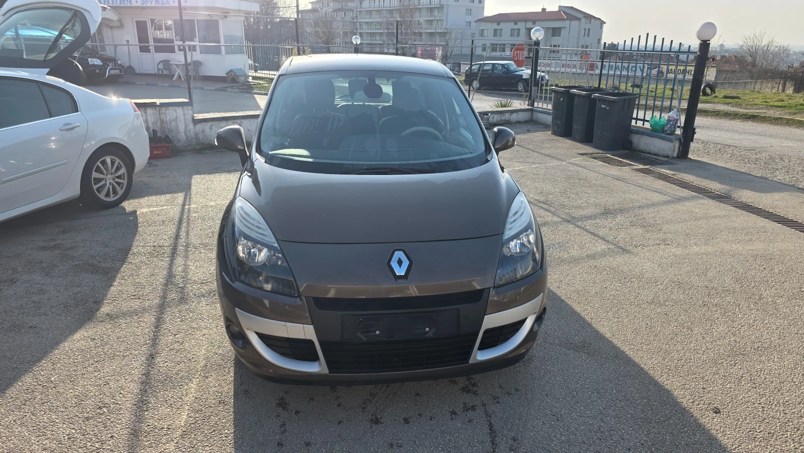 Renault Scenic 1.5dci, снимка 12 - Автомобили и джипове - 53880198