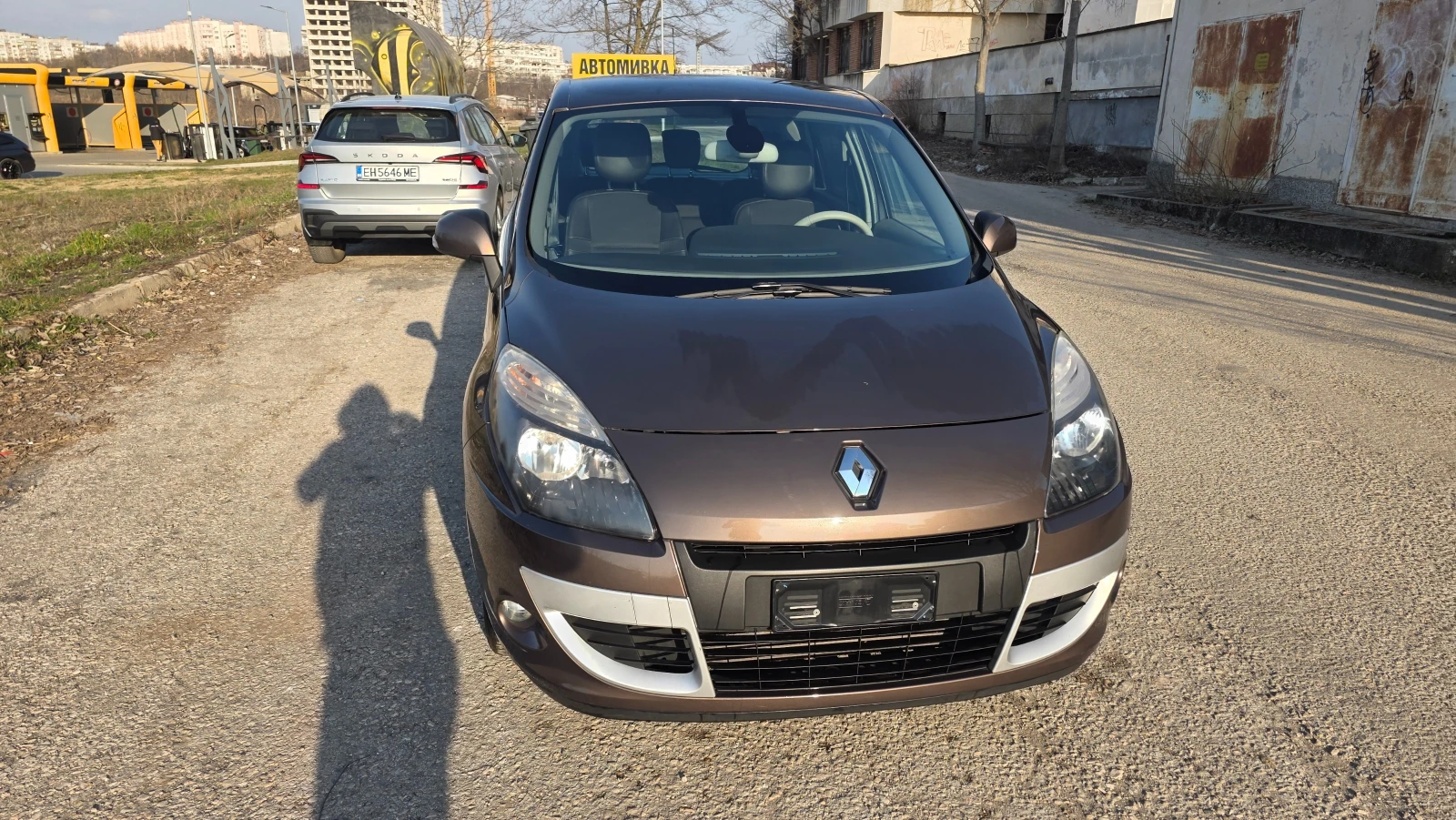 Renault Scenic 1.5dci, снимка 6 - Автомобили и джипове - 53880198