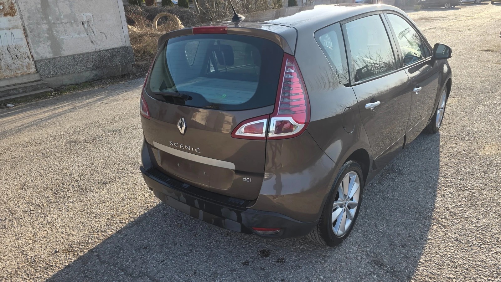 Renault Scenic 1.5dci, снимка 7 - Автомобили и джипове - 53880198