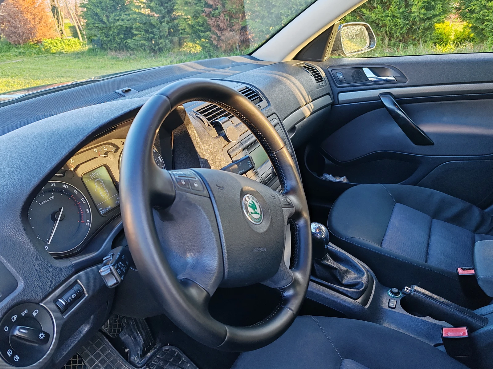 Skoda Octavia 1.9 TDI / 105, снимка 6 - Автомобили и джипове - 54421369