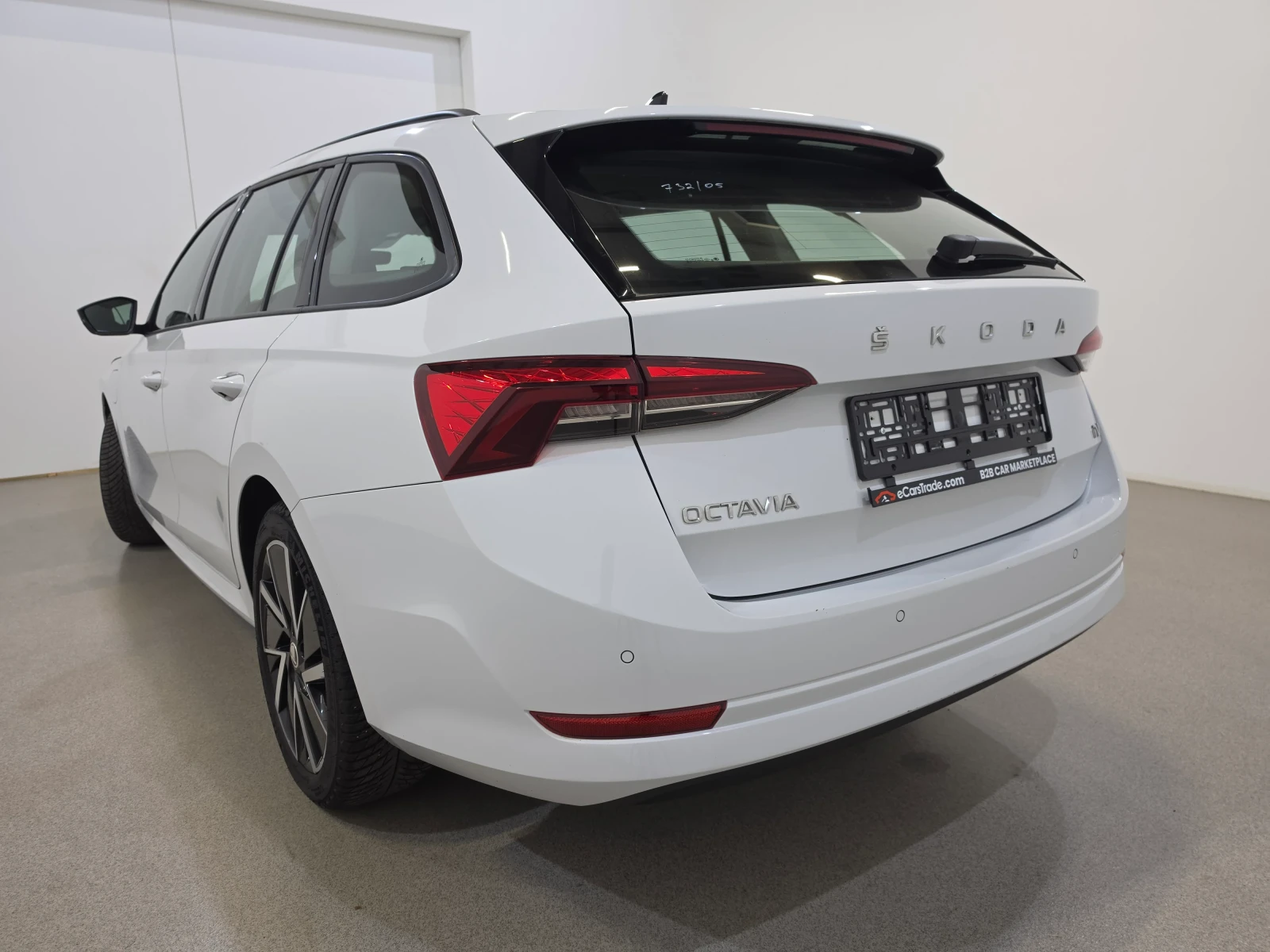 Skoda Octavia 1.4i TSI PHEV LED Virtual Navi KeylessGo, снимка 5 - Автомобили и джипове - 54915850