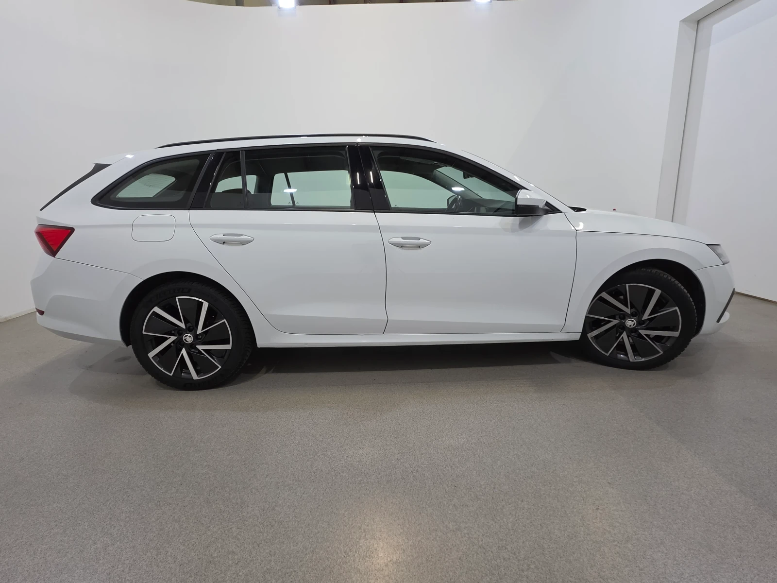 Skoda Octavia 1.4i TSI PHEV LED Virtual Navi KeylessGo, снимка 2 - Автомобили и джипове - 54915850