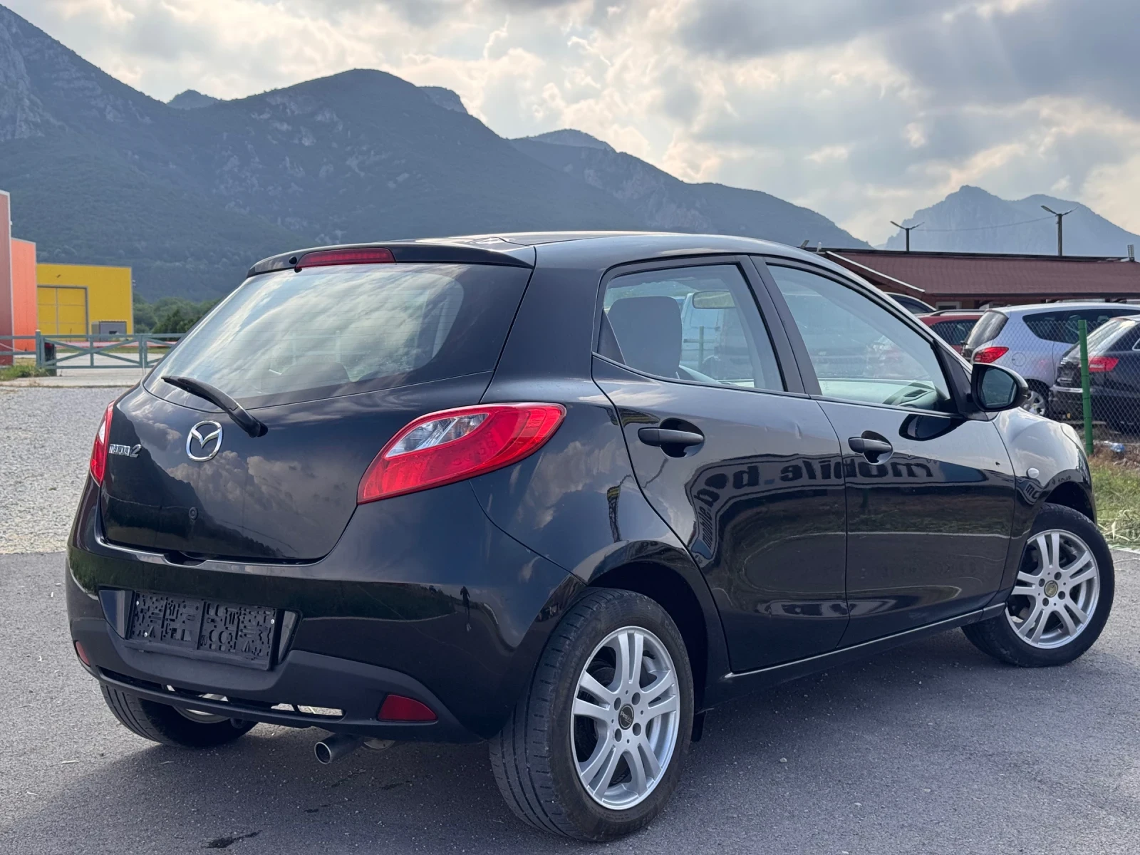 Mazda 2 1.3i, снимка 4 - Автомобили и джипове - 55155002