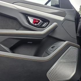Lamborghini Urus Гаранция/AKRAPOVIC/Carbon/3D B&O/Готов Лизинг, снимка 13