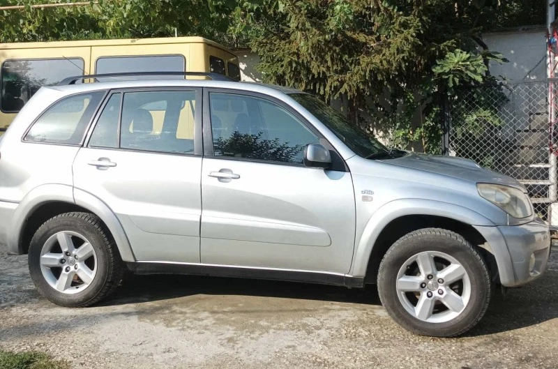 Toyota Rav4, снимка 6 - Автомобили и джипове - 47525693