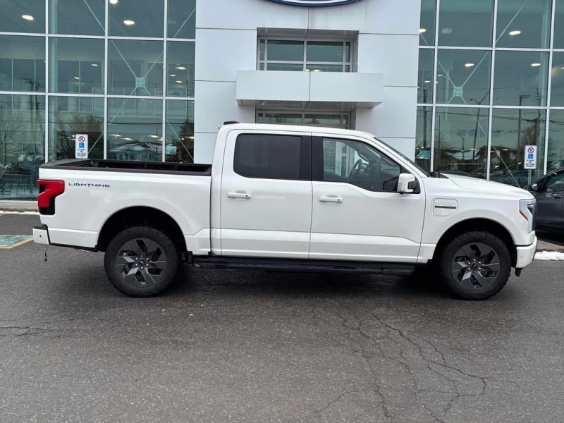 Ford F150 2023 LARIAT 4WD SuperCrew 5.5' Box * CARFAX * , снимка 4 - Автомобили и джипове - 53101960