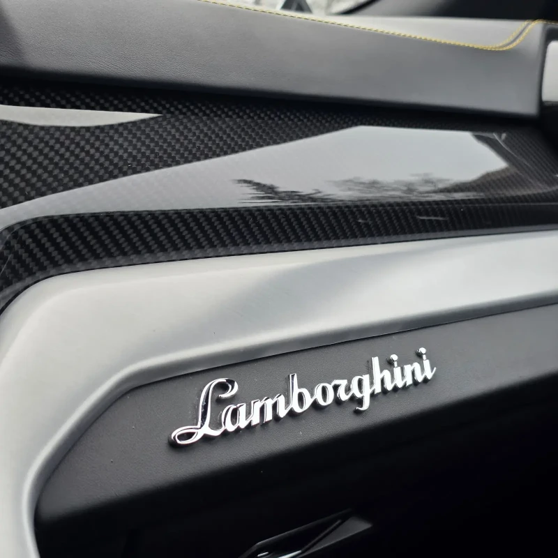Lamborghini Urus Гаранция/AKRAPOVIC/Carbon/3D B&O/Готов Лизинг, снимка 16 - Автомобили и джипове - 53218506