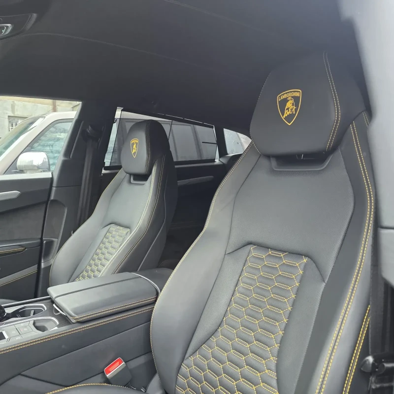 Lamborghini Urus Гаранция/AKRAPOVIC/Carbon/3D B&O/Готов Лизинг, снимка 9 - Автомобили и джипове - 53218506