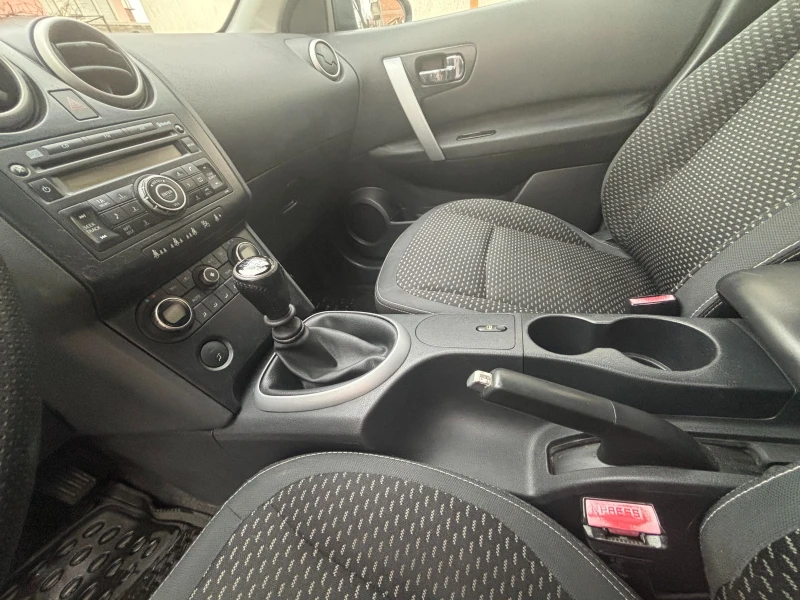 Nissan Qashqai 1.5, снимка 6 - Автомобили и джипове - 53222523