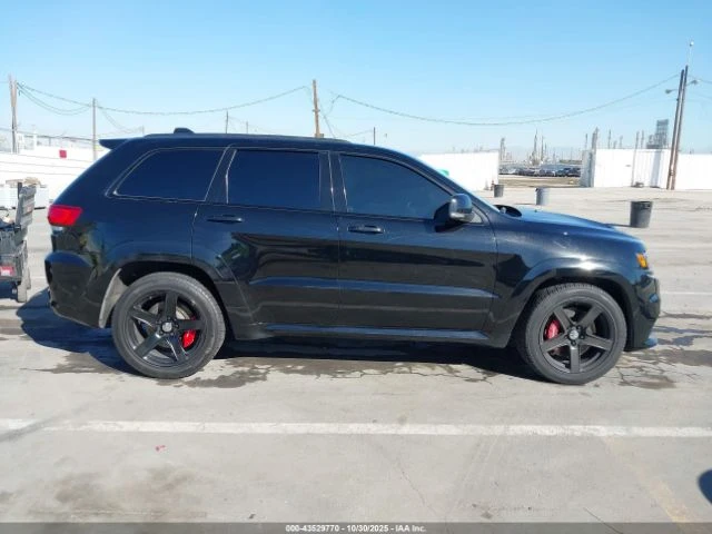 Jeep Grand cherokee SRT* AWD* 6.4* ПОДГРЕВ* ОБДУХВАНЕ* АЛКАНТАРА* ПАНО, снимка 12 - Автомобили и джипове - 55435934