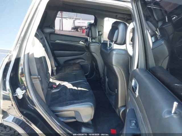 Jeep Grand cherokee SRT* AWD* 6.4* ПОДГРЕВ* ОБДУХВАНЕ* АЛКАНТАРА* ПАНО, снимка 8 - Автомобили и джипове - 55435934