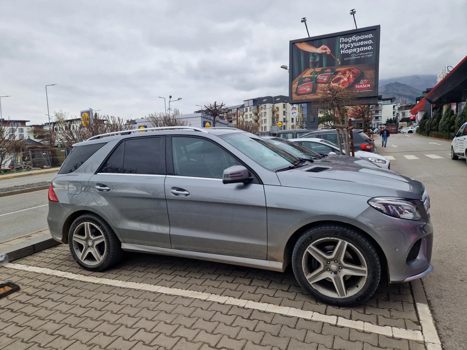 Mercedes-Benz GLE 350 4MATIC AMG full package модел 2016 - изображение 2