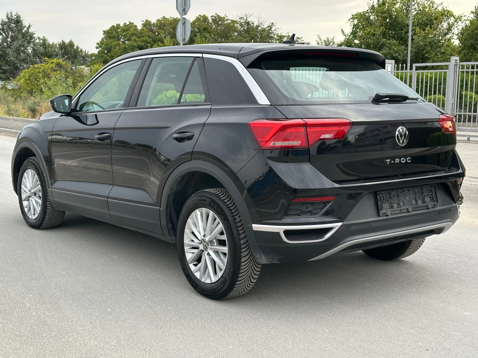 VW T-Roc 2.0 TDI * Автомат * CarPlay * Navi - изображение 4
