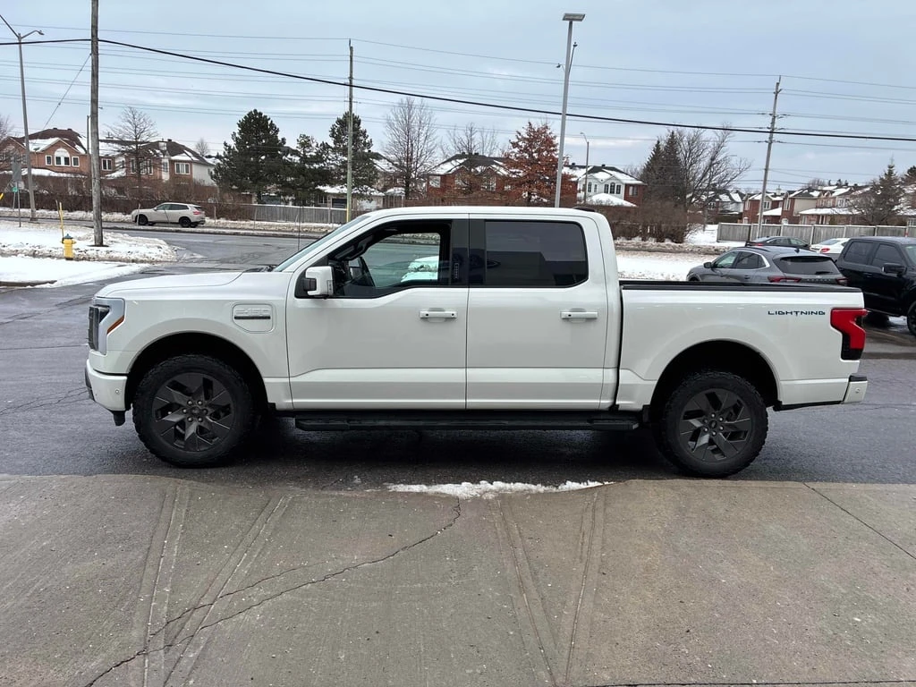 Ford F150 2023 LARIAT 4WD SuperCrew 5.5' Box * CARFAX *  - изображение 3