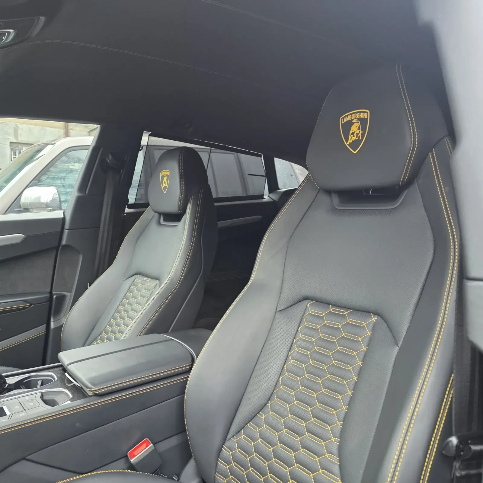 Lamborghini Urus Гаранция/AKRAPOVIC/Carbon/3D B&O/Готов Лизинг - изображение 9